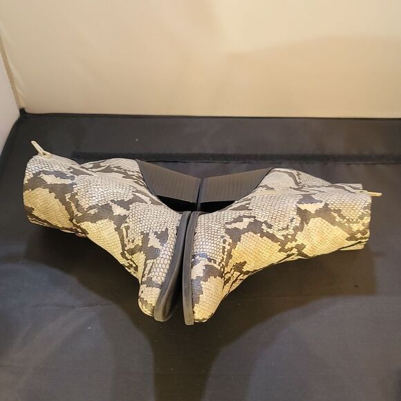 SOUL NATURALIZER COWBOY ANKLE POINTED TOE SIDE ZIPPER CHUNKY BLOCK HEEL BOOT - Picture 14 of 15